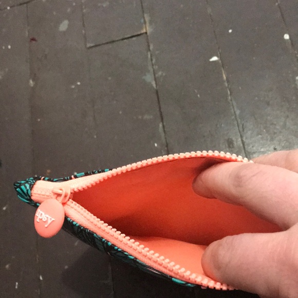 Ipsy bag - Picture 3 of 4